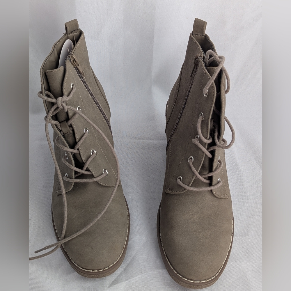 NEW a.n.a Women's Taupe Wedge Lace-Up Boots Size 9
